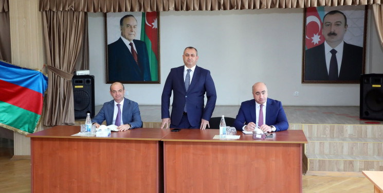 Suraxanı Rayon İcra Hakimiyyətinin başçısı Adil Əliyevin vətəndaşlarla növbəti səyyar görüşü iyunun 10-da Əmircan qəsəbəsində yerləşən 84 saylı tam orta ümumtəhsil məktəbində keçirilib