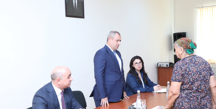 İyulun 15-də Suraxanı Rayon İcra Hakimiyyətinin başçısı Adil Əliyevin vətəndaşlarla növbəti səyyar görüşü Yeni Suraxanı qəsəbəsi, 85 nömrəli tam orta ümumtəhsil məktəbində keçirilib