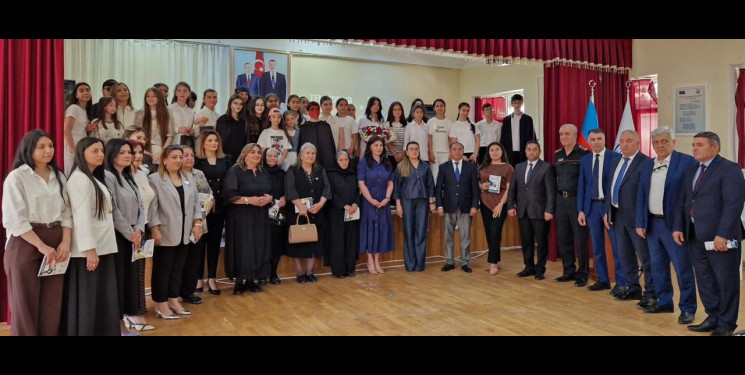İyunun 10-da “İnsan Hüquqları Aylığı” çərçivəsində Suraxanı rayon İcra Hakimiyyətinin təşəbbüsü, Hövsan Bələdiyyəsində “Gender məsələləri və məişət zorakılığı ilə mübarizəyə dair komissiyası”nın və 281 nömrəli tam orta ümumtəhsil məktəbinin birgə təşkilatçılığı ilə “Telefon və internet asılılığının fəsadları” mövzusunda maarifləndirici tədbir keçirilib